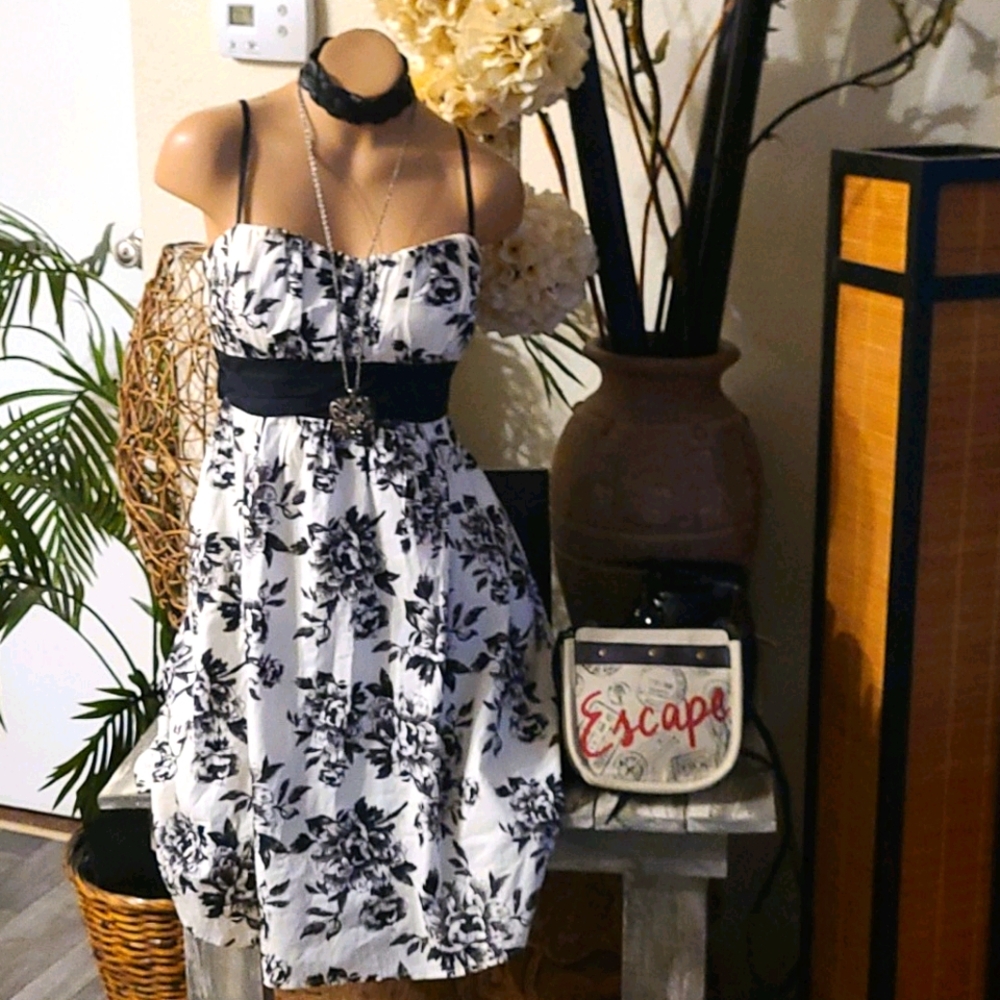 BEAUTIFUL SUMMER WHITE BLACK VINTAGE LOOK 9  DRESS